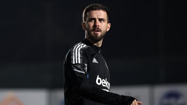 Miralem Pjanic, en un entrenamiento con el Besitkas / Besiktas