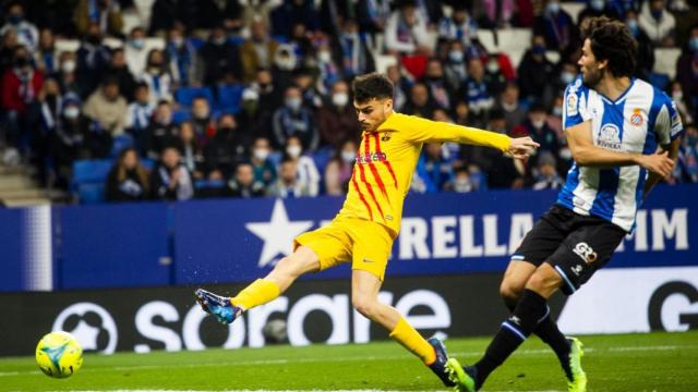 Pedri, en la acción del primer gol del Barça en el campo del Espanyol / FCB