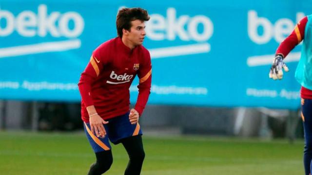 Riqui Puig en el entrenamiento previo al Alavés-Barça / FCB