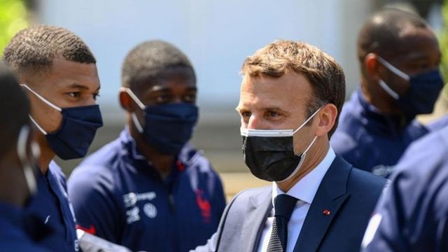 Mbappé y Macron, en un viaje de la selección francesa / EFE