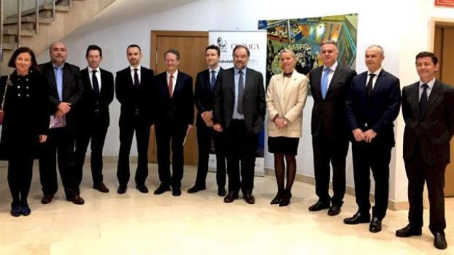 Los ponentes del primer Foro Inversión organizado por 'El Español' y 'Crónica Global' que han analizado las finanzas europeas diez años después del 'crash' y la dirección del medio catalán en la Bolsa de Barcelona / LENA PRIETO