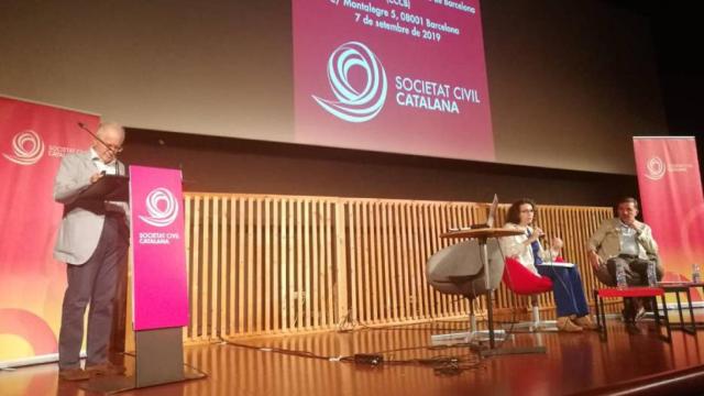 Una de las intervenciones durante la La 'Jornada sobre convivencia lingüística en Cataluña' que organiza SCC en Barcelona / SCC
