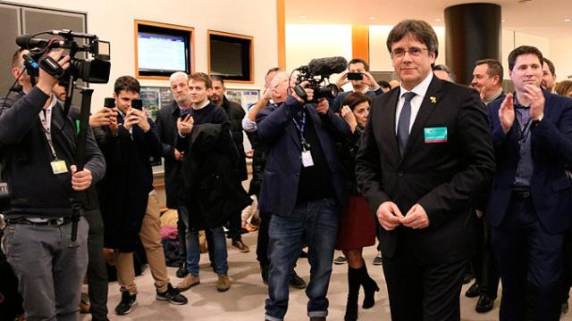 Carles Puigdemont en la Eurocámara, dispuesto a seguir su proyecto de la Crida en contra del PDeCAT / @LLENGUACAT