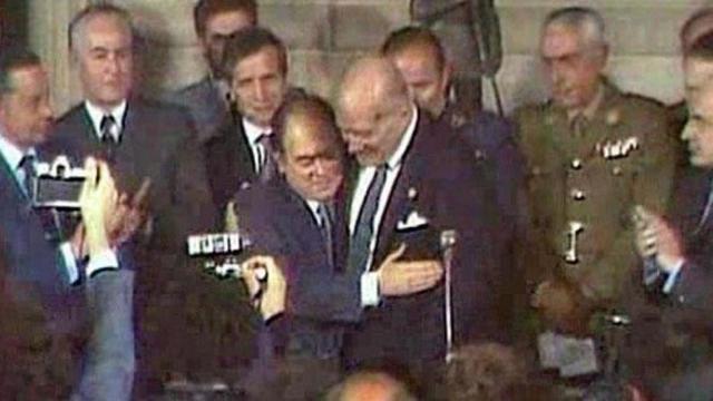 Jordi Pujol y Josep Tarradellas, durante la investidura del primero como presidente de la Generalitat en 1980