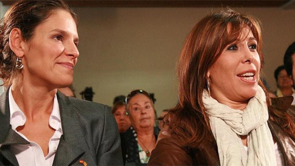 Esperanza García y Alicia Sánchez-Camacho, en un acto del PP catalán en octubre de 2010