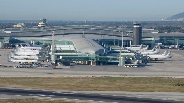 Aeropuerto Josep Tarradellas Barcelona-El Prat, uno de los afectados por la entrada de un cohete chino sin control en la Tierra / RAUL URBINA - AENA