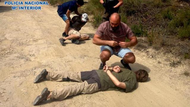 El momento de la detención del presunto pederasta holandés en Castellterçol / CNP