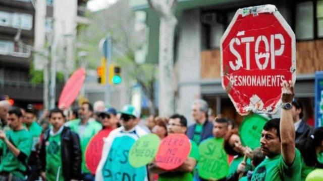Activistas antidesahucios protestan, en una imagen de archivo / PAH