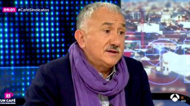 Pepe Álvarez, secretario general de UGT, con su bufanda morada simbólica / ESPEJO PÚBLICO