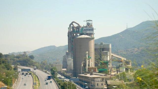 La cementera Lafarge, una fábrica centenaria ubicada en Montcada i Reixac / CG