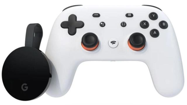Mando del servicio Google Stadia y el dispositivo Chromecast Ultra para usar la plataforma / Google