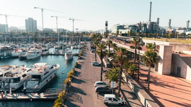 Yates de lujo atracados en el Port Fòrum de Barcelona / CG
