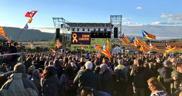 Concentración independentista organizada por ERC ante la cárcel de Lledoners para exigir la liberación de los presos por el 1-O / ERC