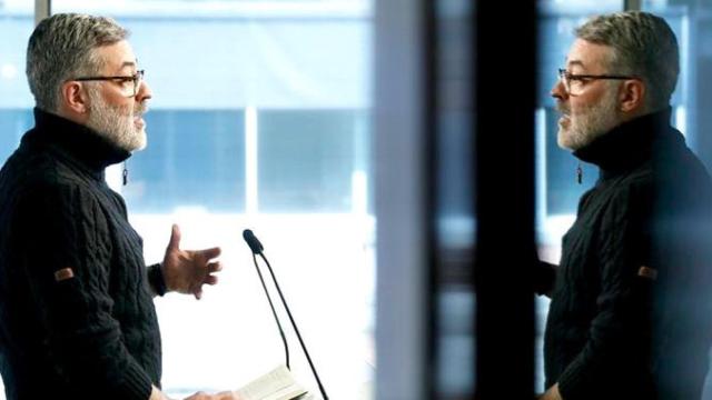 El diputado de la CUP Carles Riera en una rueda de prensa en el Parlament / EFE