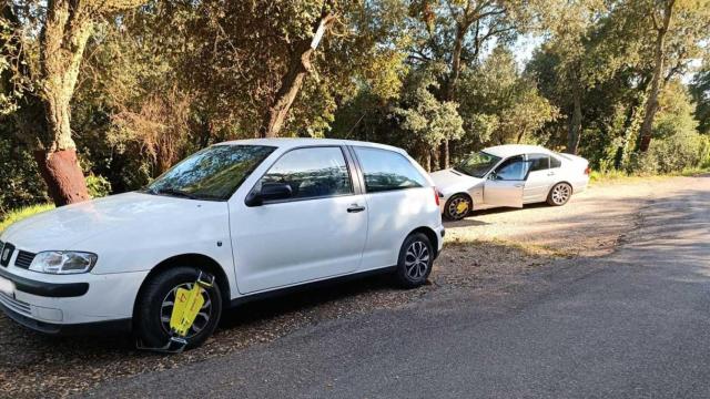 Vehículos inmovilizados por los Mossos en un control de alcoholemia: uno de un joven que dio positivo en alcoholemia y otro del amigo, que dio positivo en drogas / MOSSOS