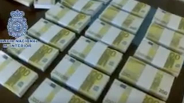 Una foto del efectivo incautado al clan de los Nicolic