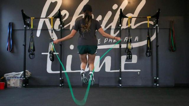 Una chica saltando a la comba /Element5 Digital en UNSPLASH