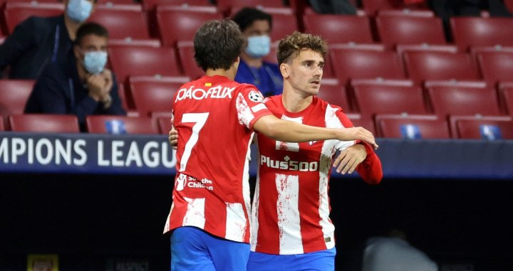 Griezmann entra entre pitidos al campo / EFE