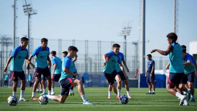 Los jugadores del Barça, en una sesión de la pretemporada dirigida por Xavi / FCB