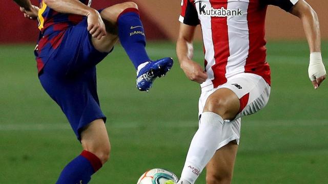 Arthur Melo con Íñigo Córdoba contra el Athletic / EFE