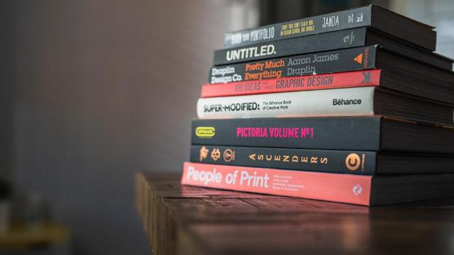 Una montaña de novelas gráficas para disfrutar del tiempo libre / UNSPLASH - START DIGITAL