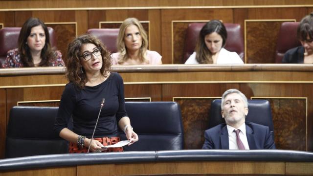 La ministra de Hacienda, María Jesús Montero, adelanta subida de impuestos a bancos y petroleras