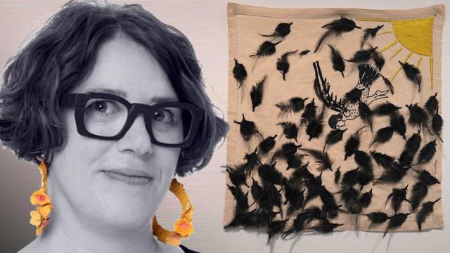 La artista Laura Finestres junto a 'Homenatge a Picasso'