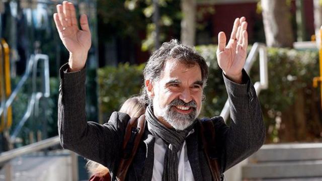 El presidente de Òmnium Cultural, Jordi Cuixart, a su salida de la Audiencia Nacional tras declarar el 16 de octubre / EFE