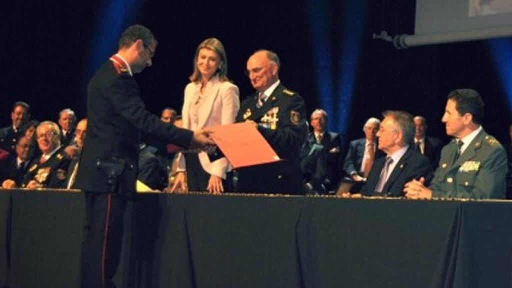 La delegada del Gobierno reconoce la labor de los Mossos d'Esquadra durante el Día de la Policía de 2013