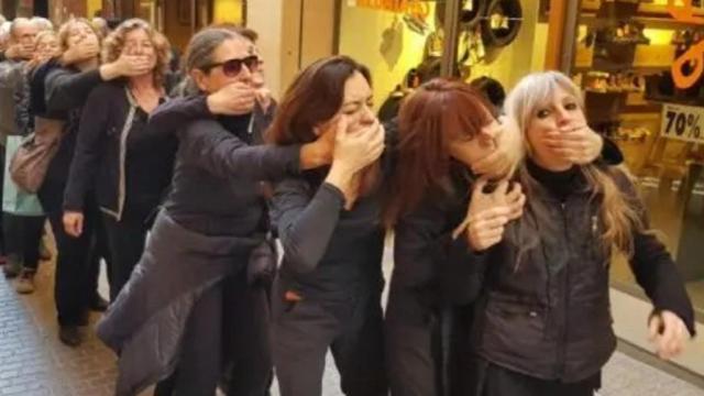 Captura del vídeo de la performance de Lydia Canals