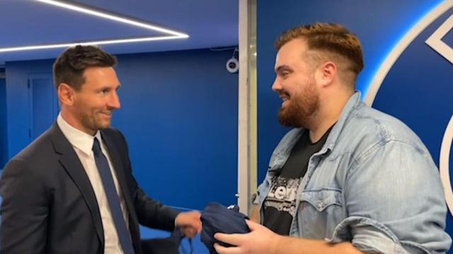 Un momento de la entrevista entre Ibai Llanos y Leo Messi, tras su presentación con el PSG / Twitch