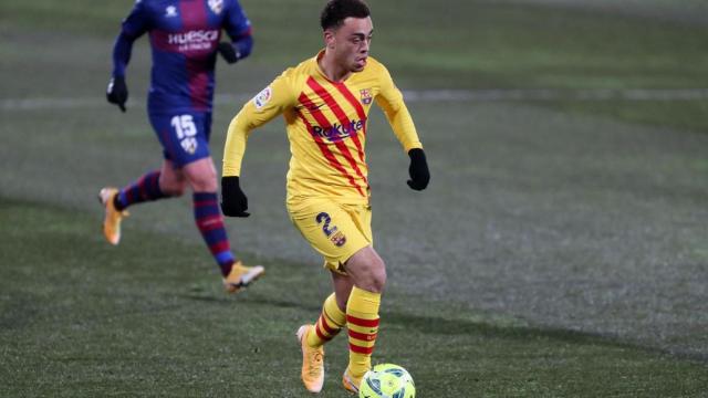 Sergiño Dest ante el Huesca / FC BARCELONA
