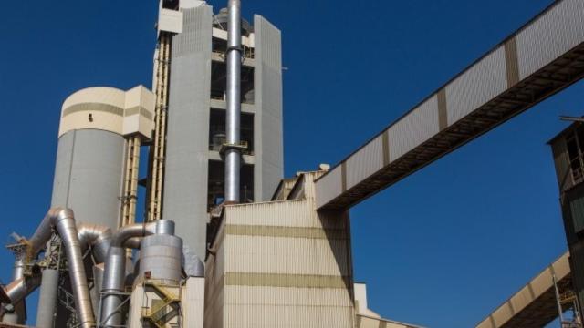 Una de las fábricas de la Cementera Molins / MOLINS