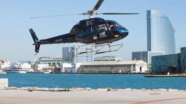 Un helicóptero de Cat Helicòpters aterriza en Barcelona, en una imagen de archivo / CAT HELICÒPTERS