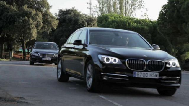 Dos de los vehículos de alto nivel de The Golden Wheels, que ahora muta a grupo turístico / CG