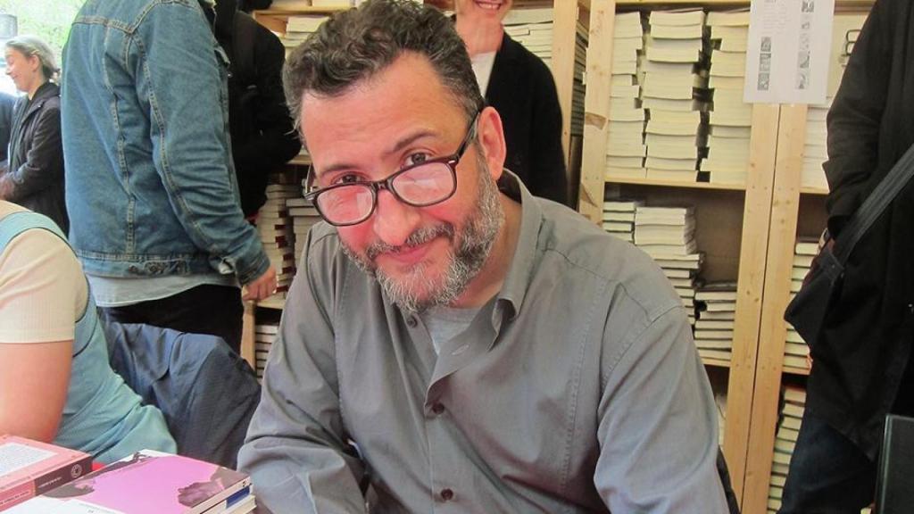Toni Soler firma libros en Sant Jordi