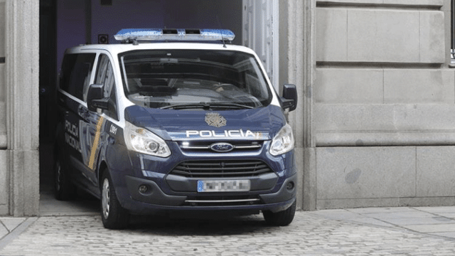 Imagen del furgón de policía en el que trasladaron a Oriol Junqueras a la Audiencia Nacional / EFE