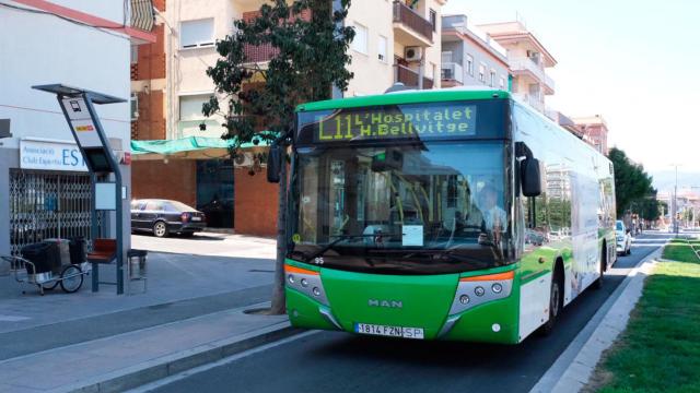 Imagen de un servicio de bus que une Sant Joan Despí y L'Hospitalet / Cedida