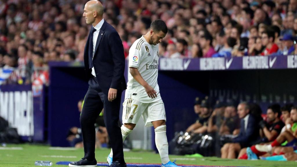 Hazard, cabizbajo tras su pésima actuación en el derbi / EFE