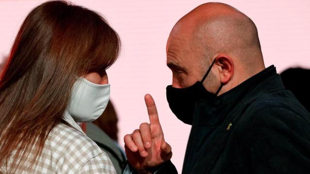 Xavier Vendrell (d), exconsejero de la Generalitat de Cataluña, con Laura Borràs (i), presidenta del Parlament / EFE