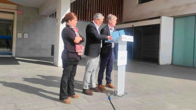 Gemma Tarafa (i), Ramon Canal (c) y Jaume Estany (d), en Barcelona hoy / CG