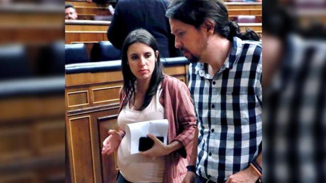 Pablo Iglesias con Irene Montero en el Congreso / EFE