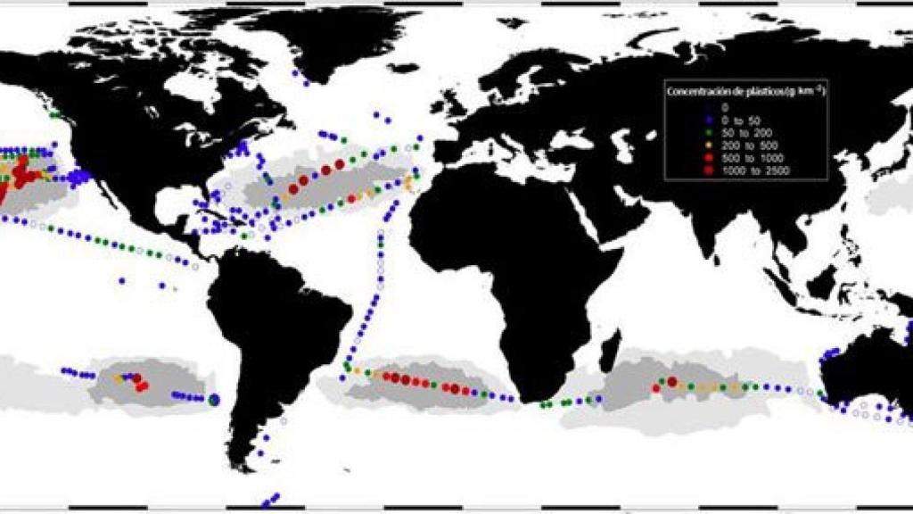 Además de la ya conocida acumulación de basura plástica del Pacifico Norte, los científicos han comprobado la existencia de acumulaciones similares en el centro del Atlántico Norte, el Pacífico Sur, el Atlántico Sur y el Océano Indico.