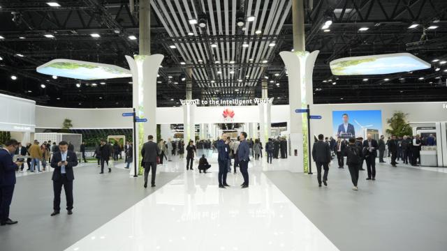 Segundo día en el MWC Barcelona / LUIS MIGUEL AÑÓN (CG)