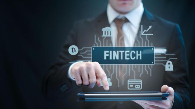 Ilustración sobre las fintech con un hombre usando una tablet / FLICKR