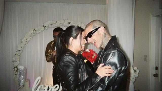 Kourtney Kardashian y Travis Barker / INSTAGRAM