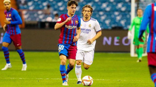 Gavi, uno de los jugadores que debe representar el 'Pit i collons', frente a Modric: dos generaciones enfrentadas / FCB
