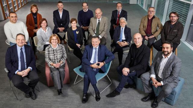 El presidente de Agbar, Àngel Simón (c), con el resto de consejeros con los que ha debatido los retos del agua para aportar soluciones prácticas / AGBAR