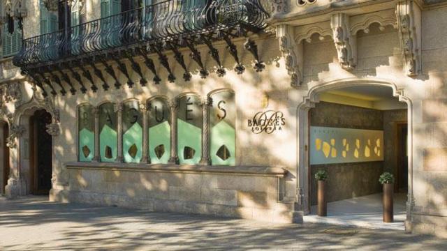 La entrada de la joyería Bagués Masriera en Paseo de Gràcia, el espacio comercial donde se venderán las piezas que se desarrollarán en Cornellà del Llobregat / BM