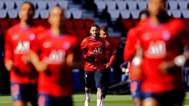 Neymar en un calentamiento contra el PSG / EFE